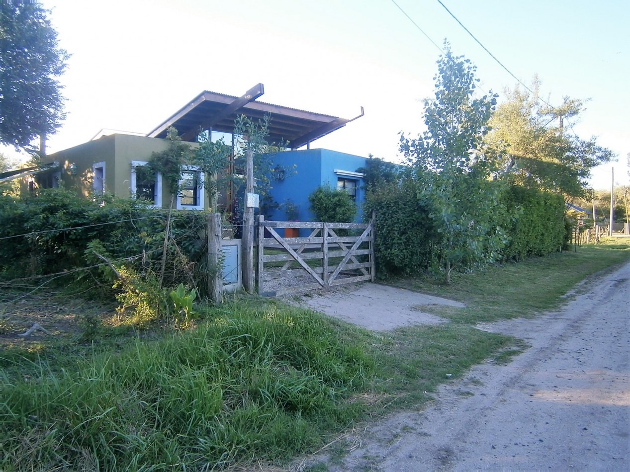 CASA DE EXCELENTE DISEÑO CON ENTORNO RURAL.