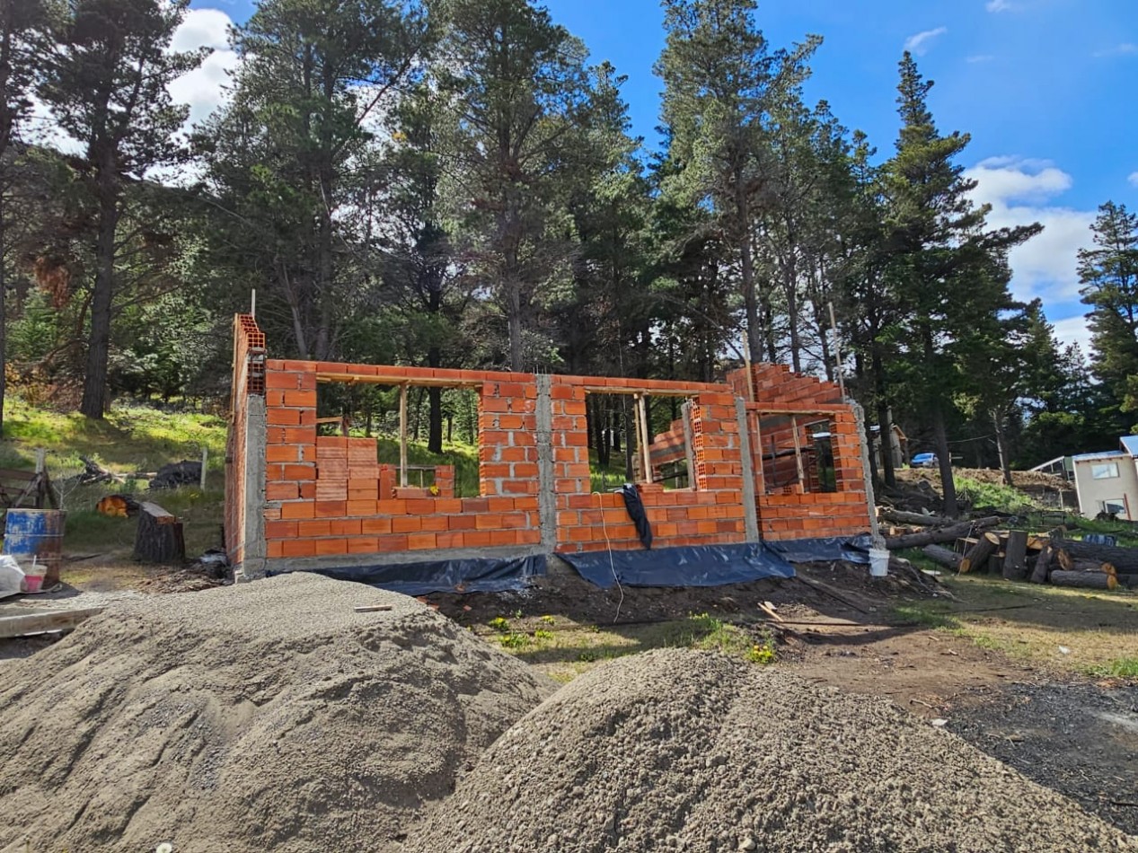 CASA DE 3 DORMITORIOS EN CONSTRUCCION EN ESQUEL CHUBUT 