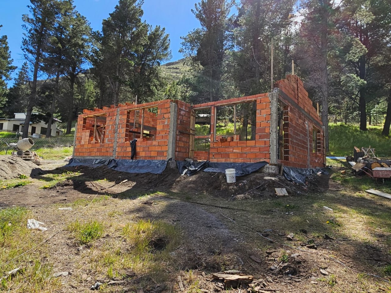 CASA DE 3 DORMITORIOS EN CONSTRUCCION EN ESQUEL CHUBUT 