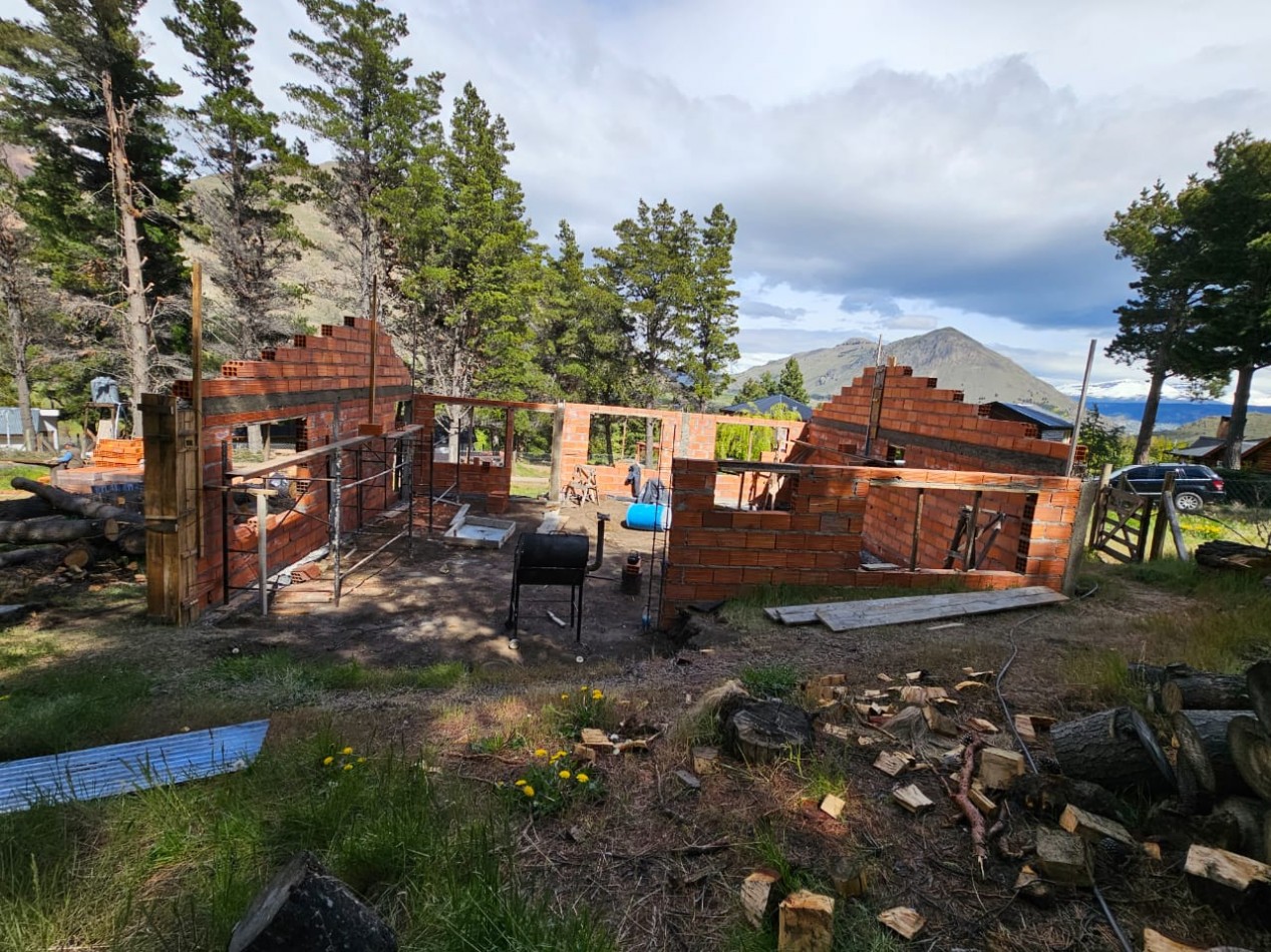 CASA DE 3 DORMITORIOS EN CONSTRUCCION EN ESQUEL CHUBUT 