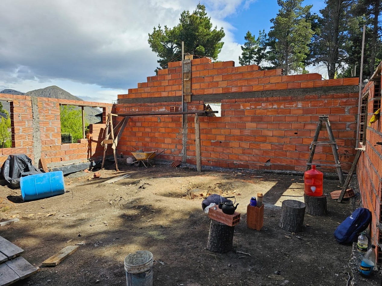 CASA DE 3 DORMITORIOS EN CONSTRUCCION EN ESQUEL CHUBUT 