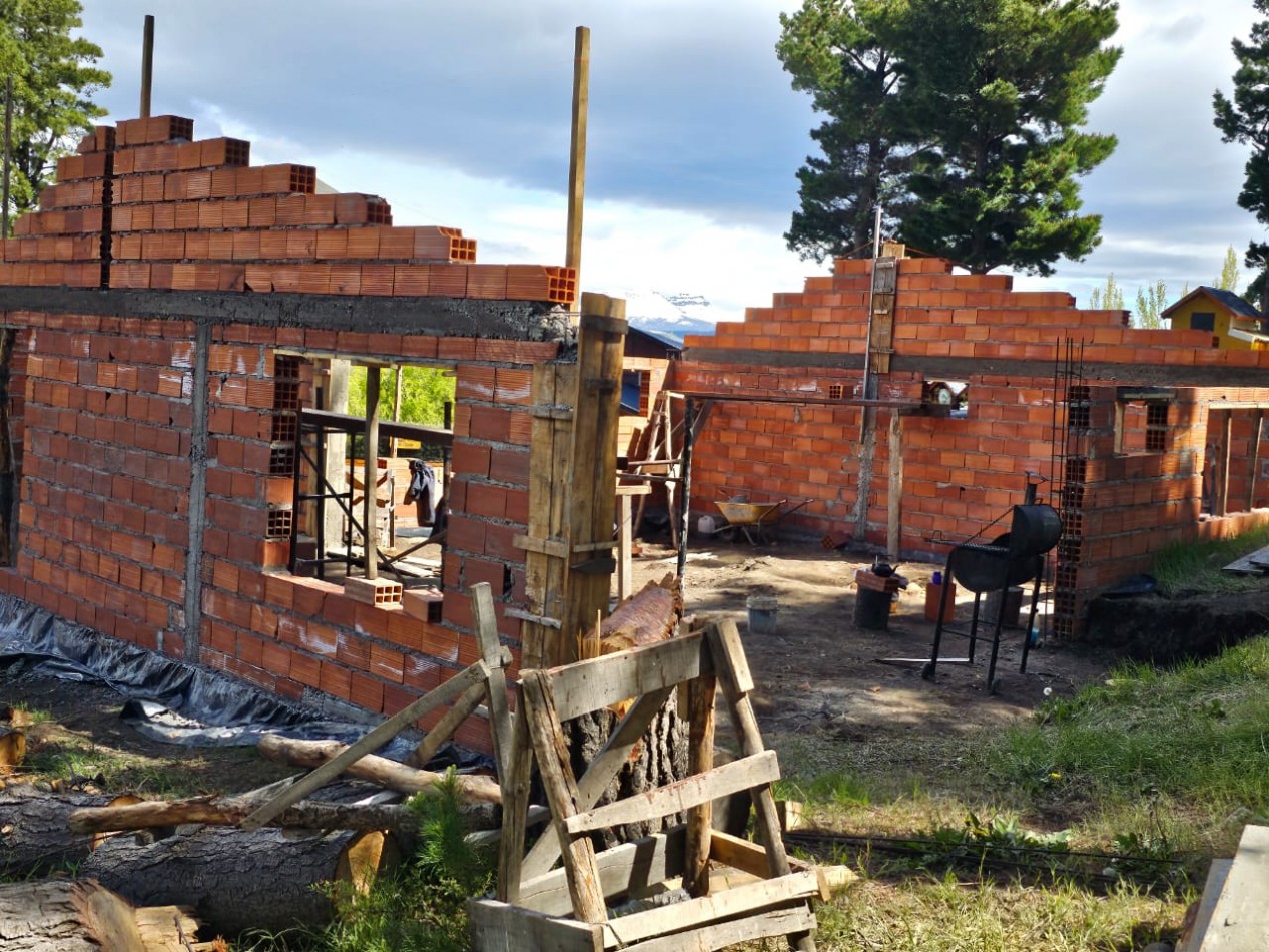 CASA DE 3 DORMITORIOS EN CONSTRUCCION EN ESQUEL CHUBUT 