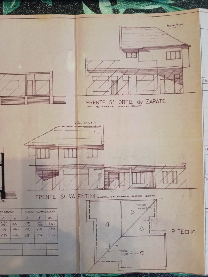 Chalet 3 ambientes planta baja con local abajo en esquina 