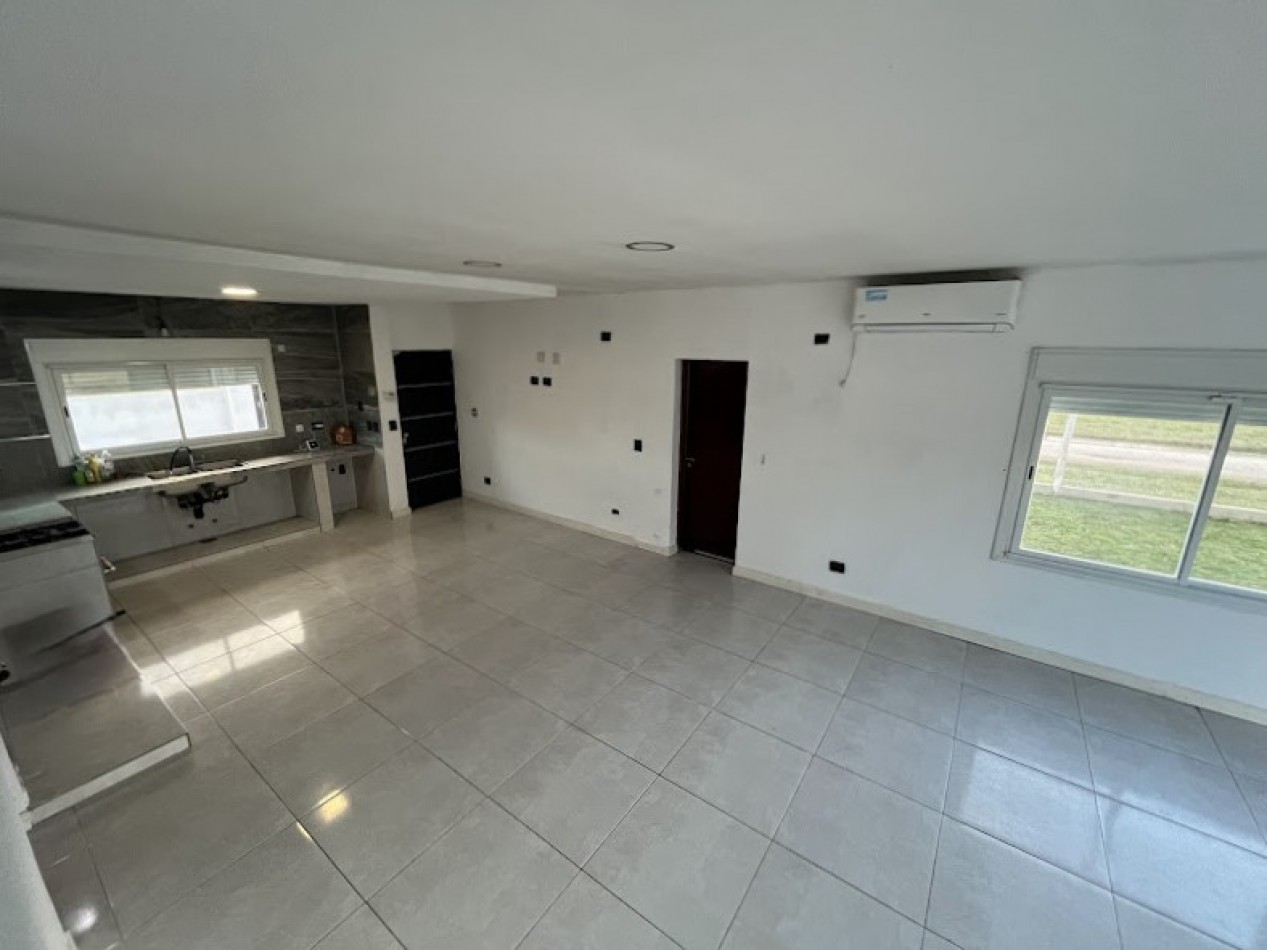   Casa Moderna 3 Amb Amplios sobre 540 m2  SANTA ELENA 