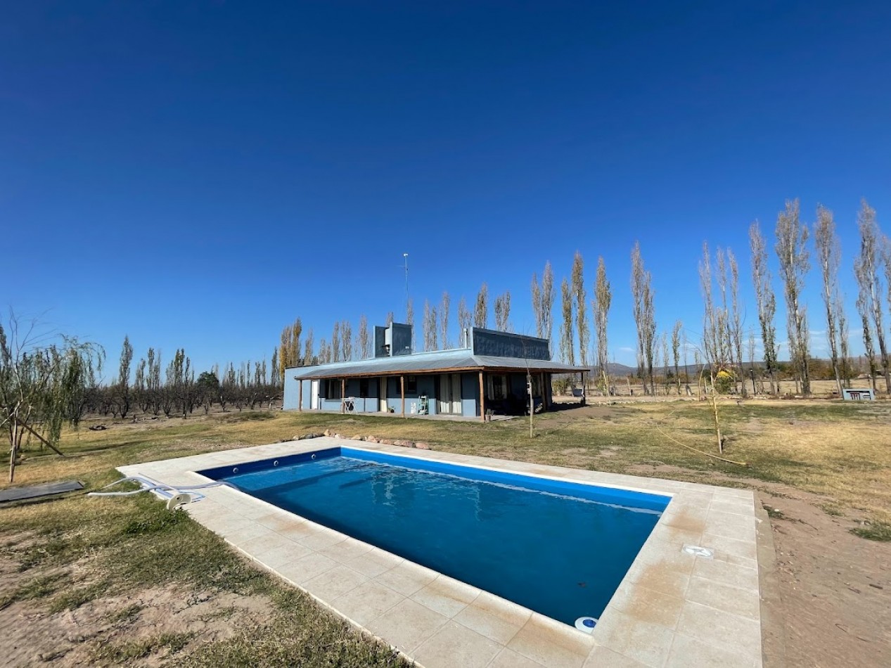 CASA DE CAMPO CON TERRENO DE 1,7 HECTAREAS