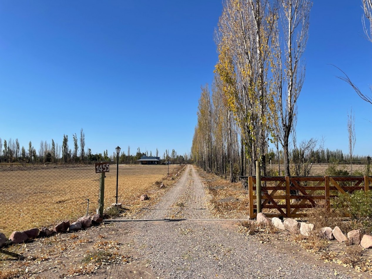 CASA DE CAMPO CON TERRENO DE 1,7 HECTAREAS