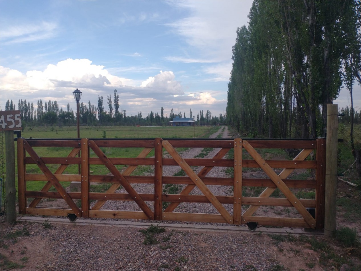 CASA DE CAMPO CON TERRENO DE 1,7 HECTAREAS