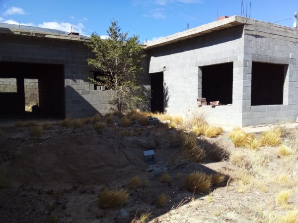 VENTA TERRENO CON VIVIENDA EN OBRA