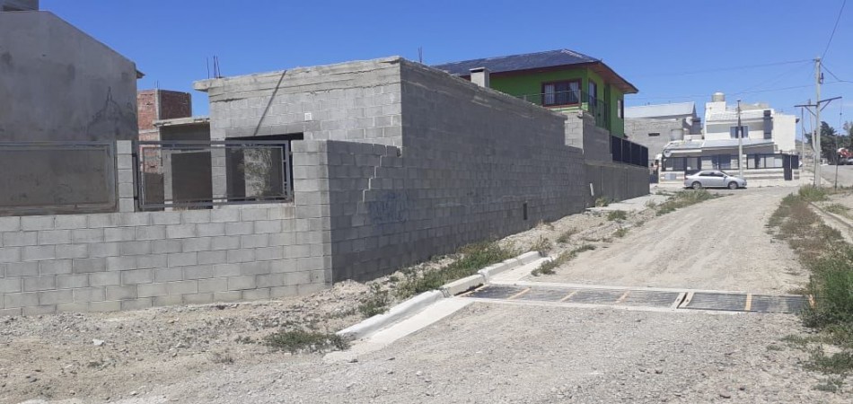 VENTA TERRENO CON VIVIENDA EN OBRA