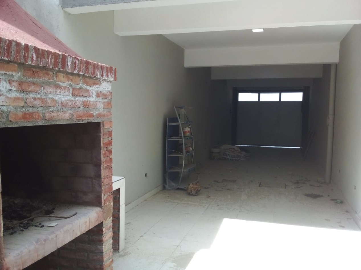 VENTA LOTE CON 4 DEPARTAMENTOS Y LOCAL COMERCIAL EN KM 5