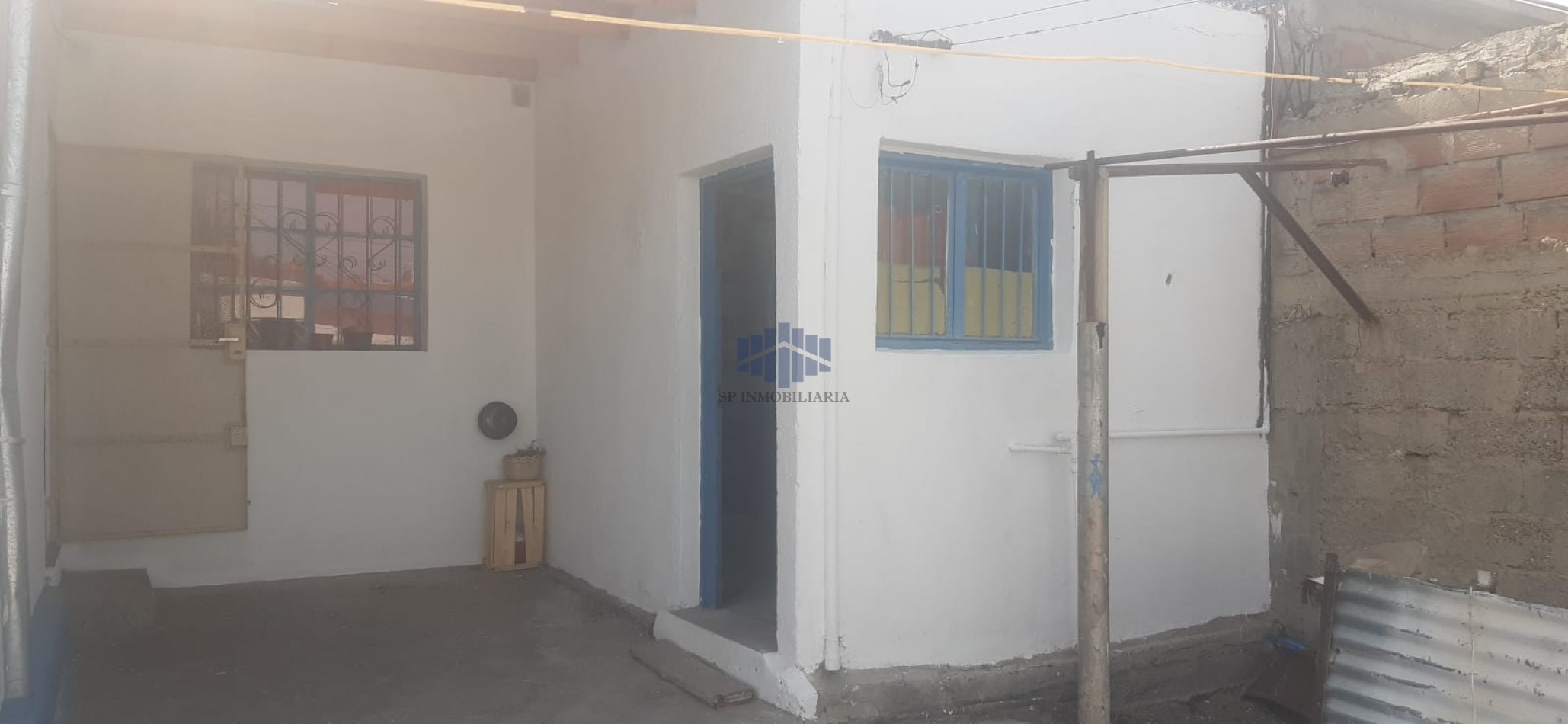 VENTA DE LOTE CON 2 VIVIENDAS UNIFAMILIARES EN ZONA SUR