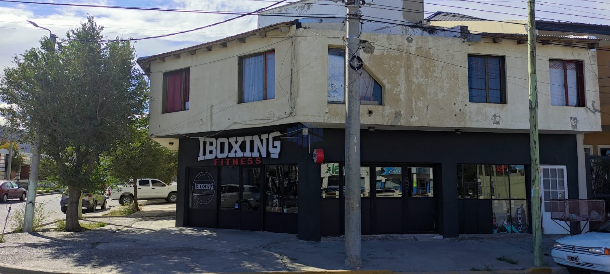 VENTA DE PROPIEDAD CON SEIS VIVIENDAS MAS UN LOCAL COMERCIAL EN ZONA SUR