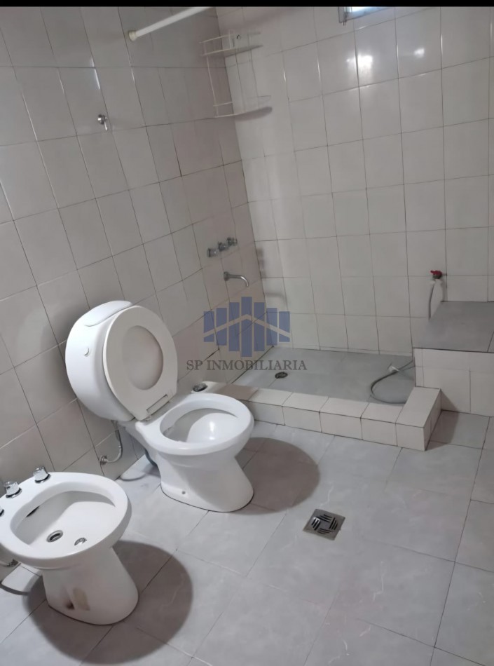 VENTA DE PROPIEDAD CON SEIS VIVIENDAS MAS UN LOCAL COMERCIAL EN ZONA SUR