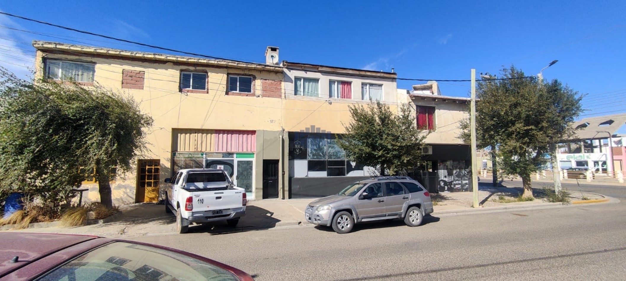 VENTA DE PROPIEDAD CON SEIS VIVIENDAS MAS UN LOCAL COMERCIAL EN ZONA SUR