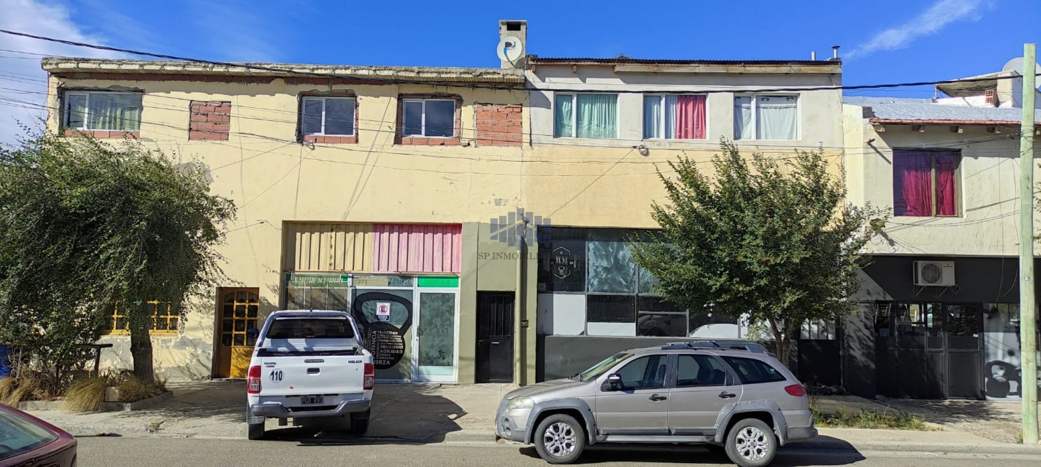 VENTA DE PROPIEDAD CON SEIS VIVIENDAS MAS UN LOCAL COMERCIAL EN ZONA SUR