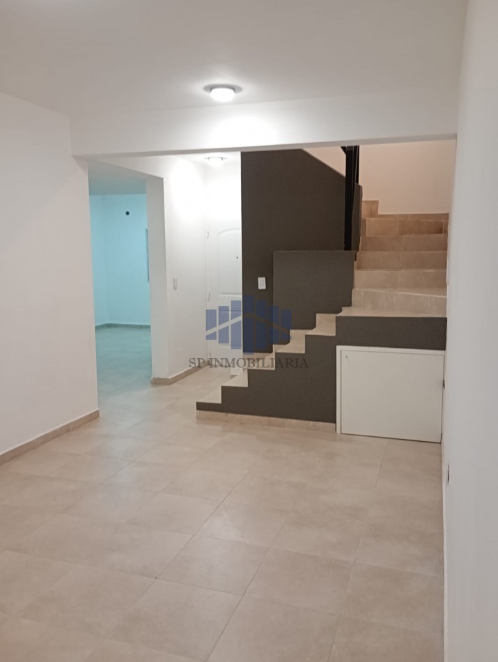 ALQUILER VIVIENDA DE 2 PLANTAS EN FERNANDEZ ORO