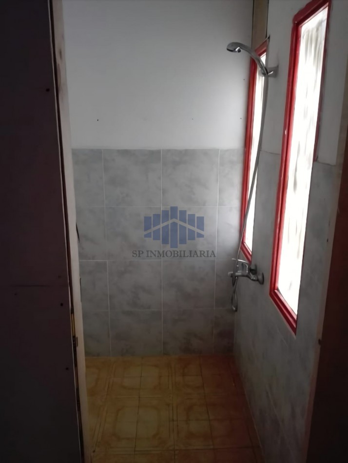 VENTA DE PROPIEDAD CON SEIS VIVIENDAS MAS UN LOCAL COMERCIAL EN ZONA SUR