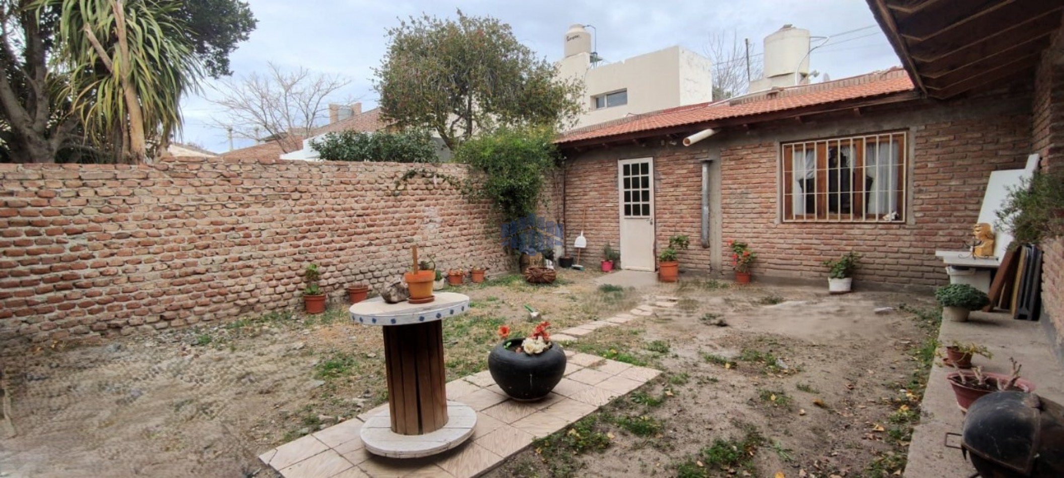VENTA DE VIVIENDA CON LOCAL COMERCIAL EN TRELEW
