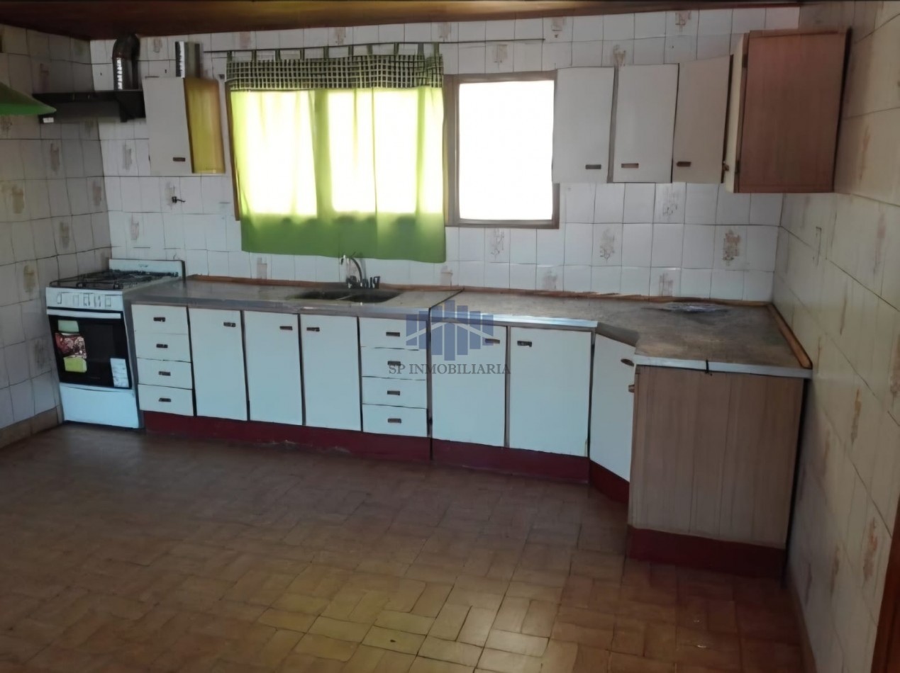 VENTA DE PROPIEDAD CON SEIS VIVIENDAS MAS UN LOCAL COMERCIAL EN ZONA SUR