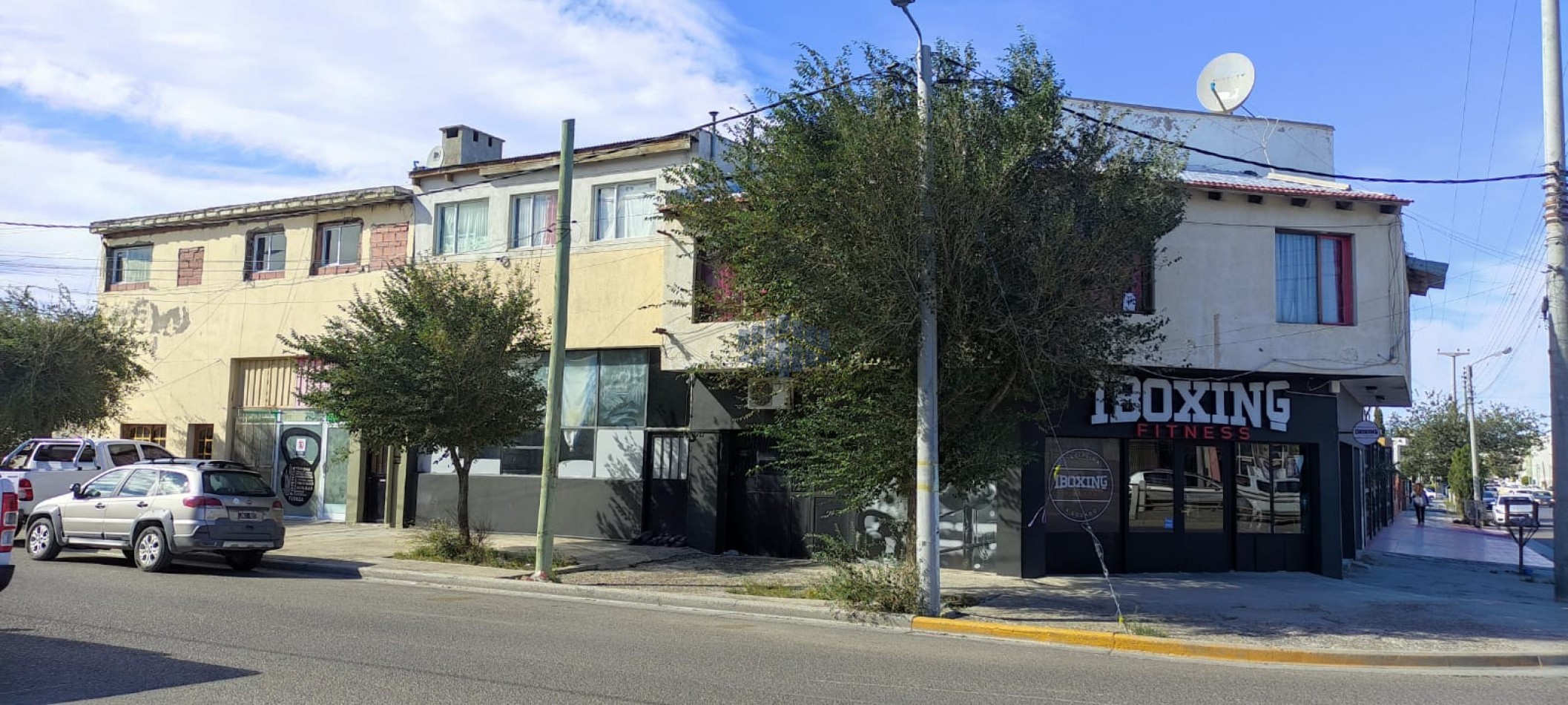 VENTA DE PROPIEDAD CON SEIS VIVIENDAS MAS UN LOCAL COMERCIAL EN ZONA SUR