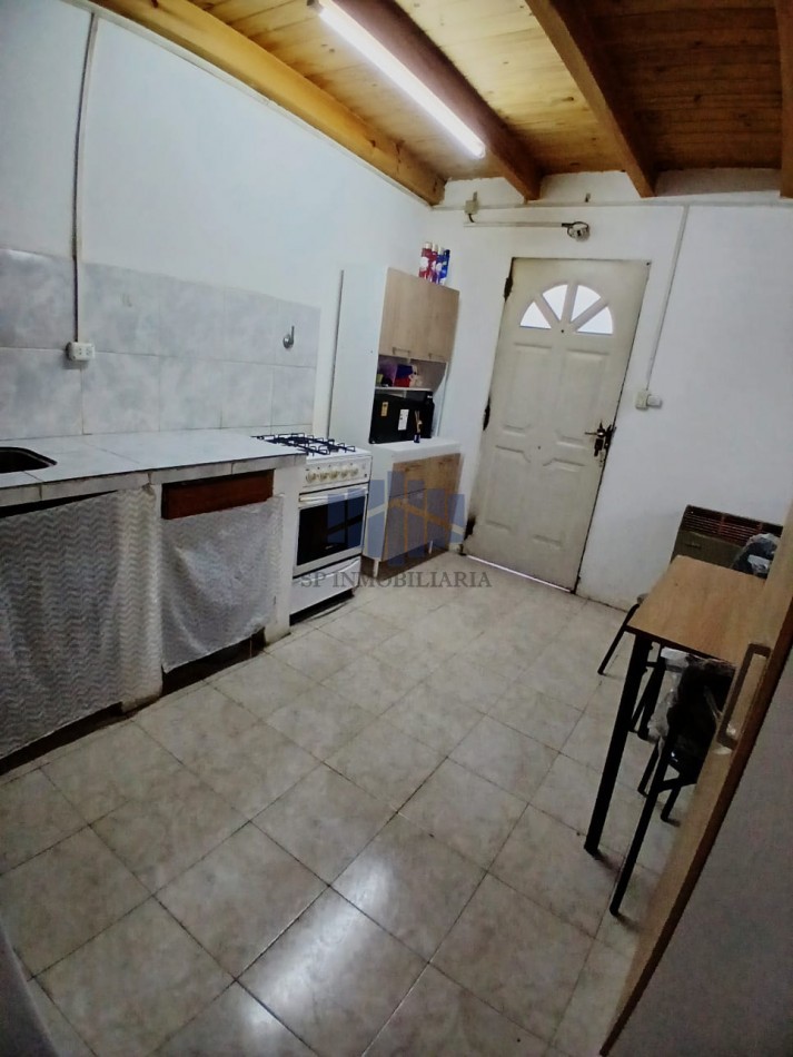 VENTA DE PROPIEDAD CON SEIS VIVIENDAS MAS UN LOCAL COMERCIAL EN ZONA SUR