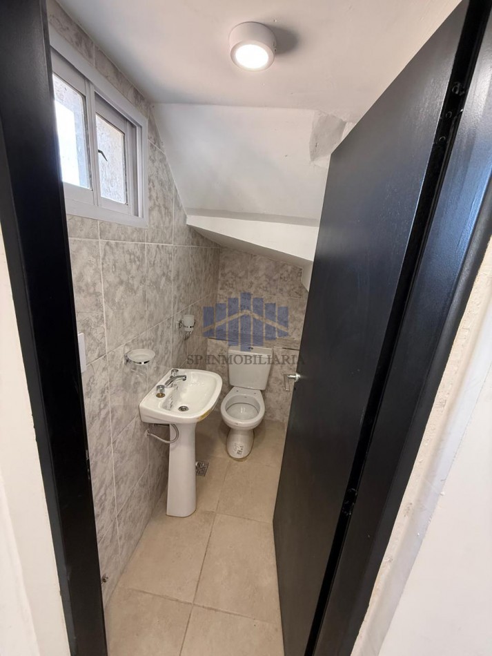 ALQUILER VIVIENDA DE 2 PLANTAS EN FERNANDEZ ORO