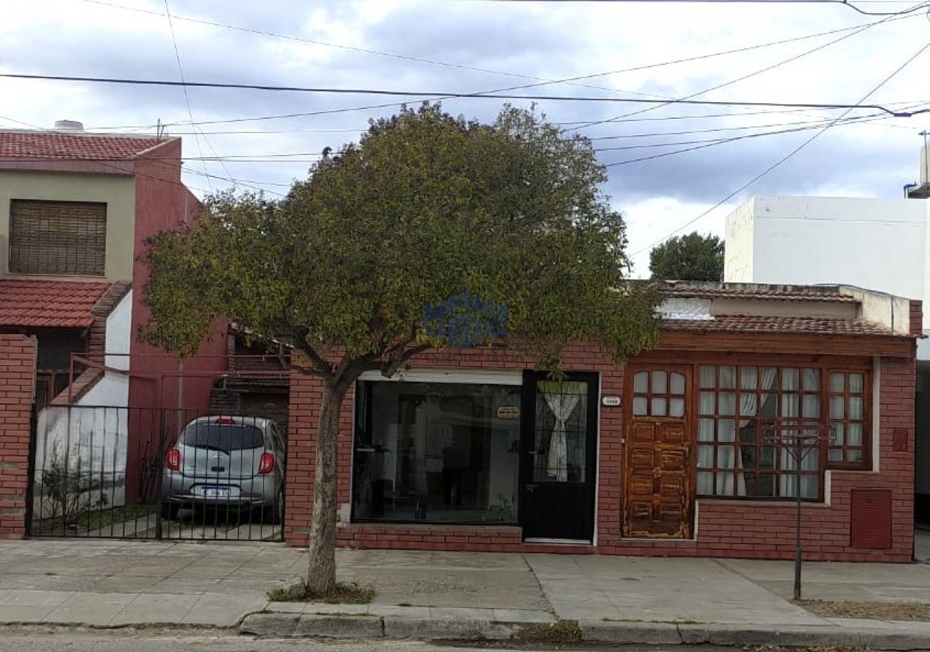 VENTA DE VIVIENDA CON LOCAL COMERCIAL EN TRELEW