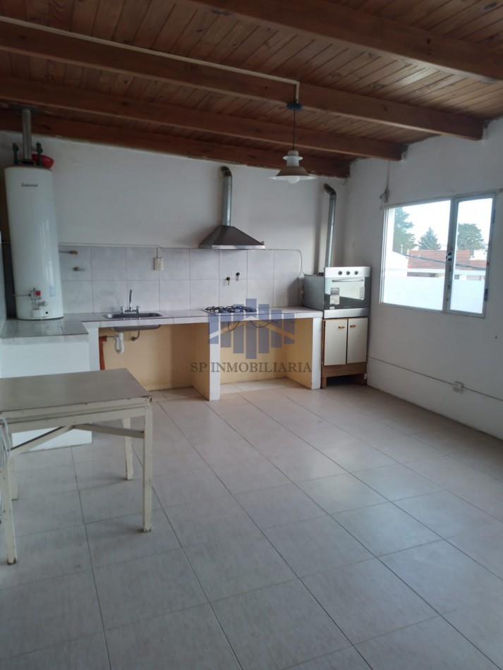 VENTA DE PROPIEDAD CON SEIS VIVIENDAS MAS UN LOCAL COMERCIAL EN ZONA SUR