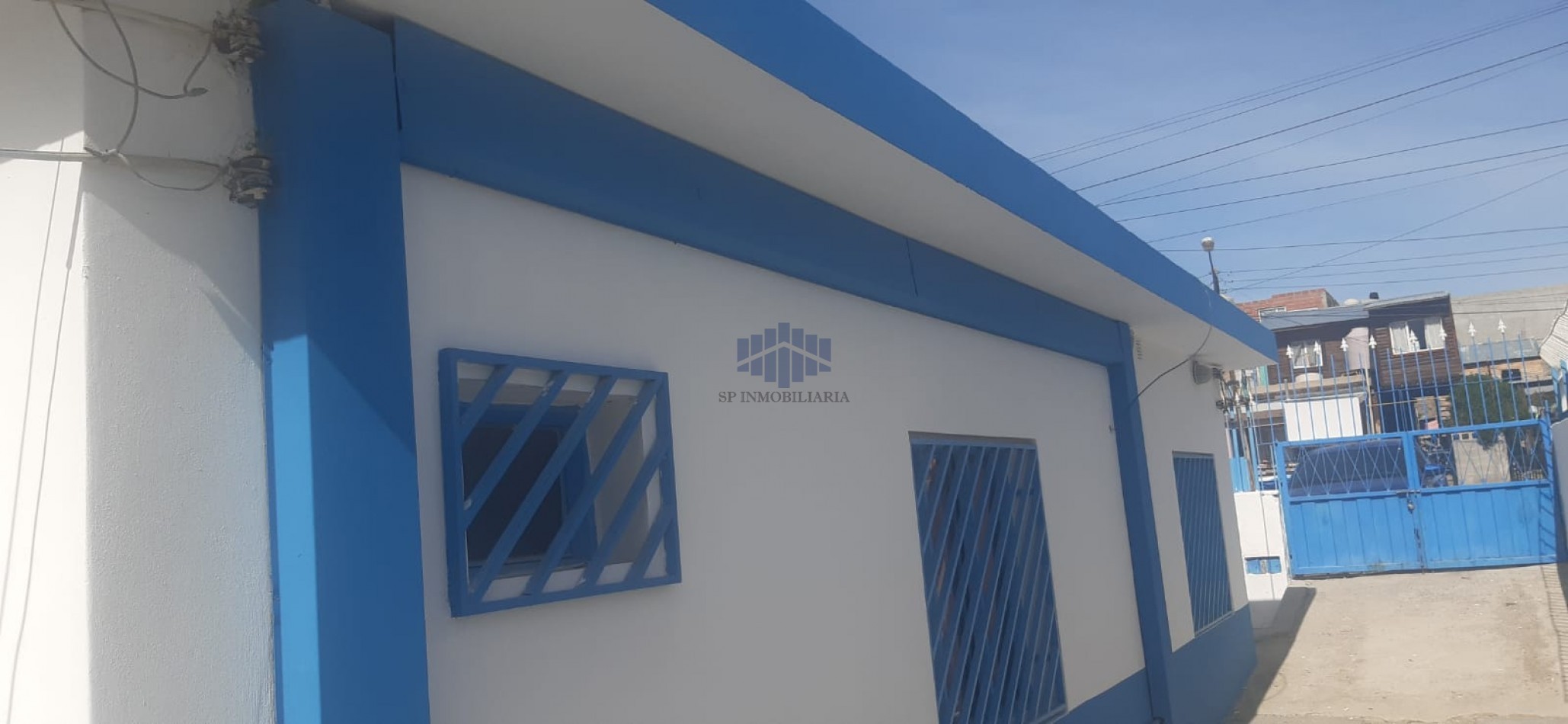 VENTA DE LOTE CON 2 VIVIENDAS UNIFAMILIARES EN ZONA SUR