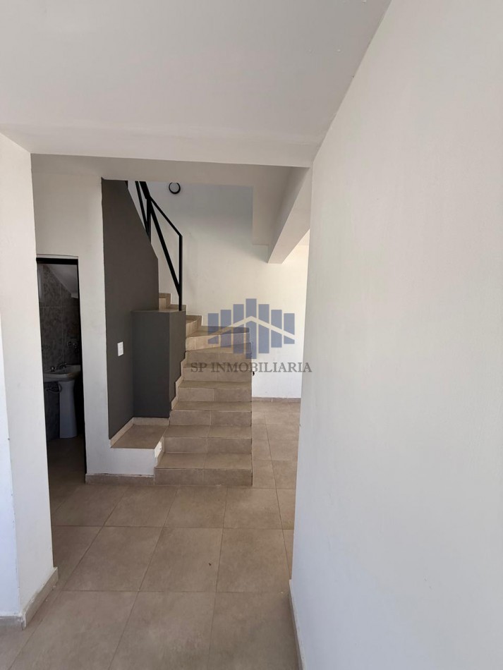 ALQUILER VIVIENDA DE 2 PLANTAS EN FERNANDEZ ORO