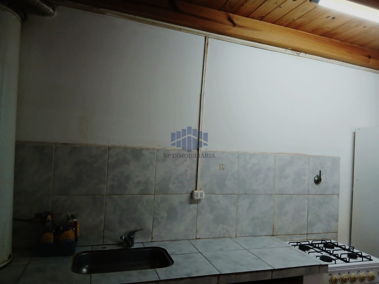 VENTA DE PROPIEDAD CON SEIS VIVIENDAS MAS UN LOCAL COMERCIAL EN ZONA SUR