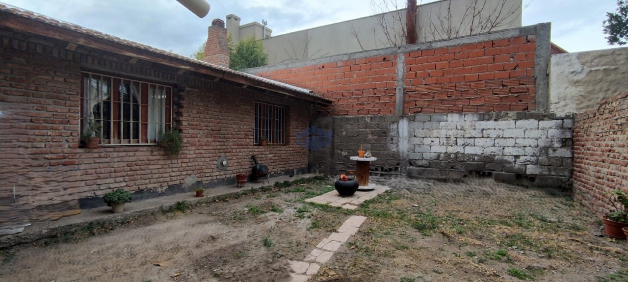VENTA DE VIVIENDA CON LOCAL COMERCIAL EN TRELEW