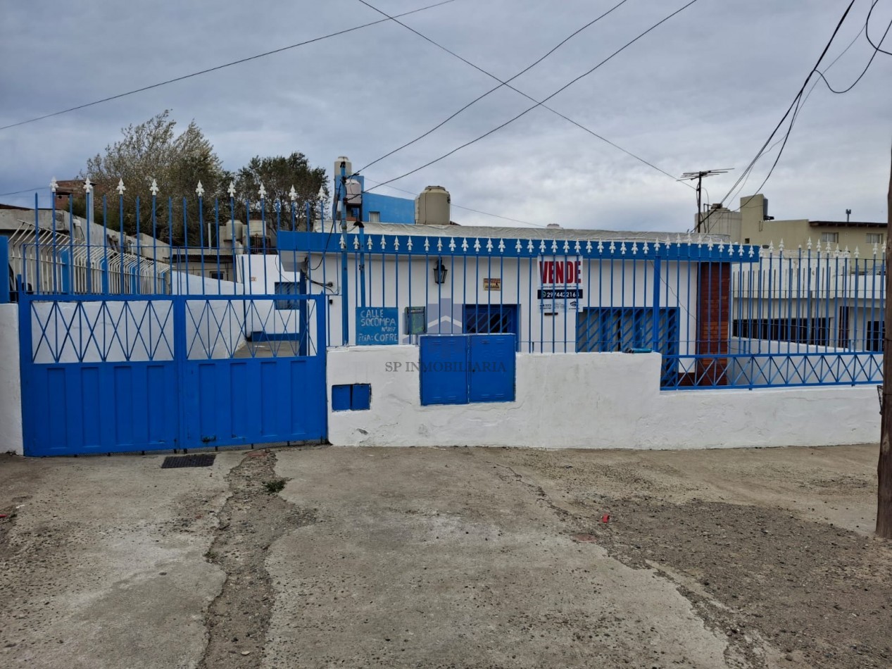 VENTA DE LOTE CON 2 VIVIENDAS UNIFAMILIARES EN ZONA SUR