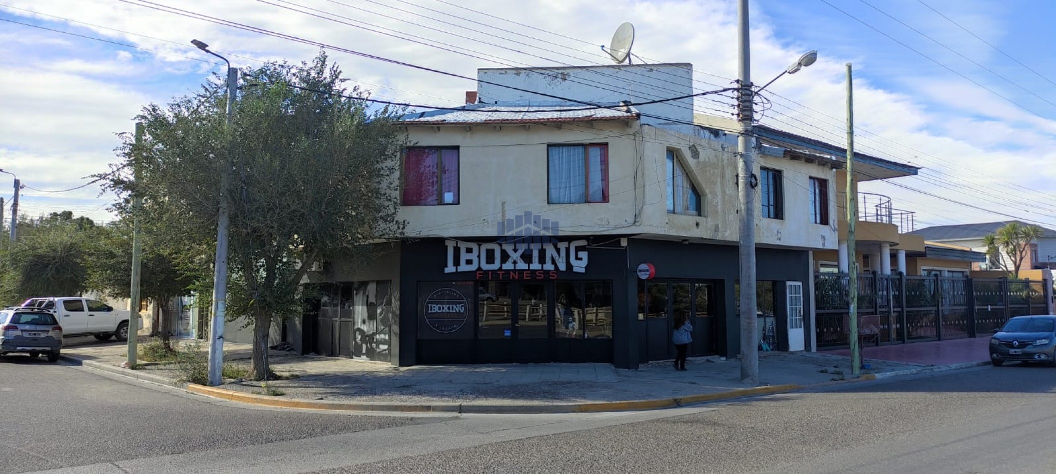 VENTA DE PROPIEDAD CON SEIS VIVIENDAS MAS UN LOCAL COMERCIAL EN ZONA SUR