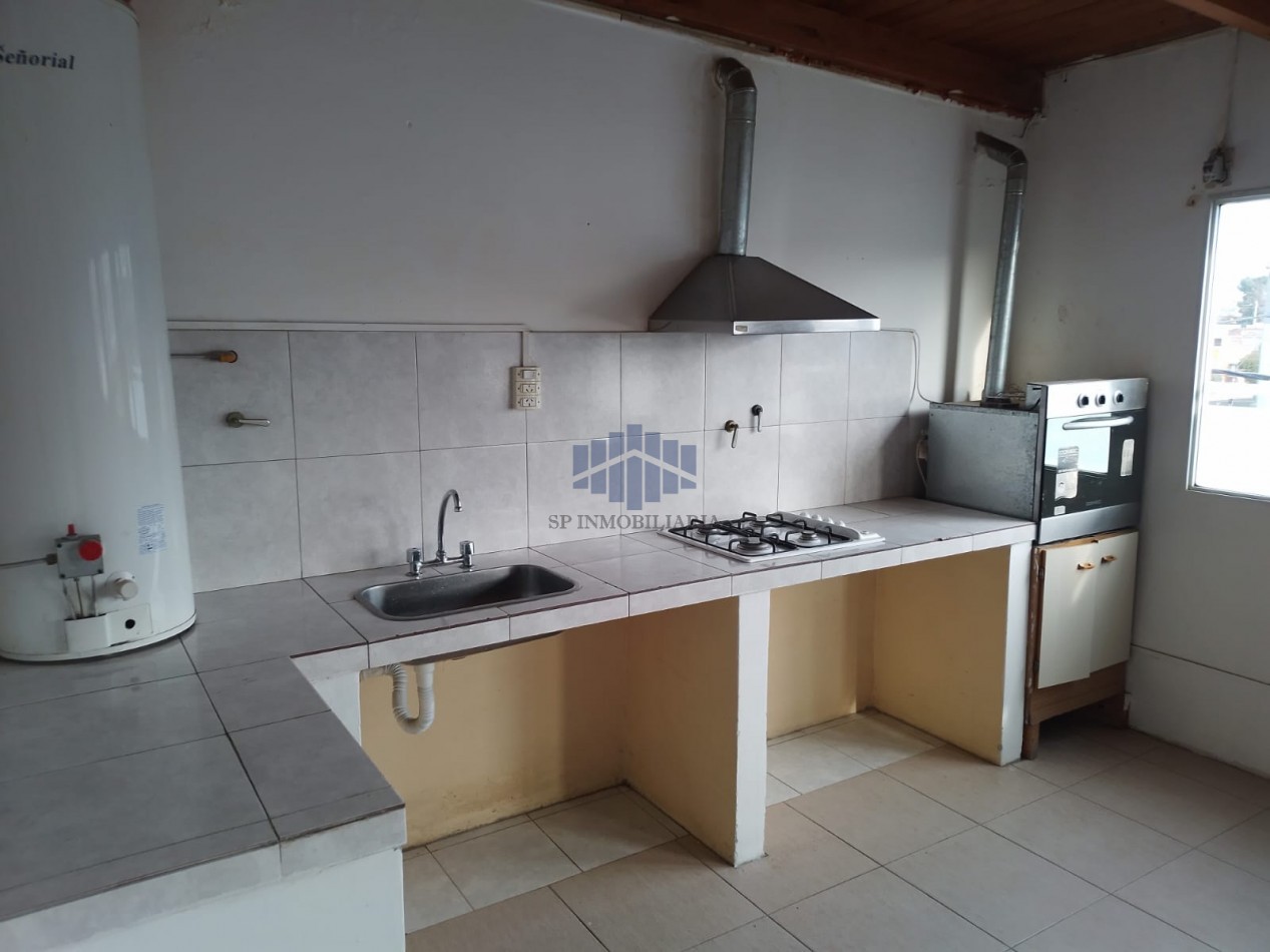 VENTA DE PROPIEDAD CON SEIS VIVIENDAS MAS UN LOCAL COMERCIAL EN ZONA SUR