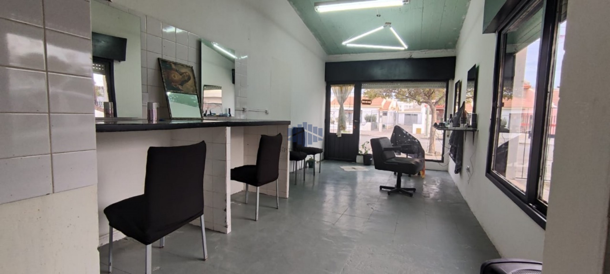 VENTA DE VIVIENDA CON LOCAL COMERCIAL EN TRELEW