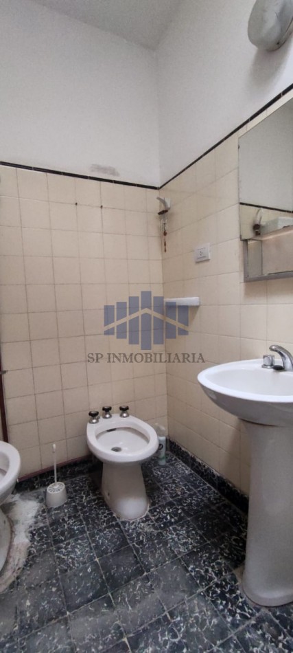 VENTA DE VIVIENDA CON LOCAL COMERCIAL EN TRELEW