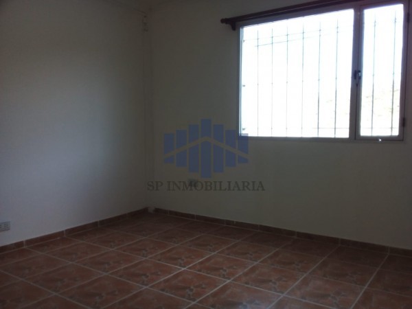 VIVIENDA DE DOS PLANTAS EN ZONA SUR