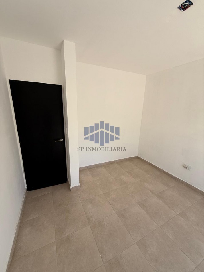 ALQUILER VIVIENDA DE 2 PLANTAS EN FERNANDEZ ORO