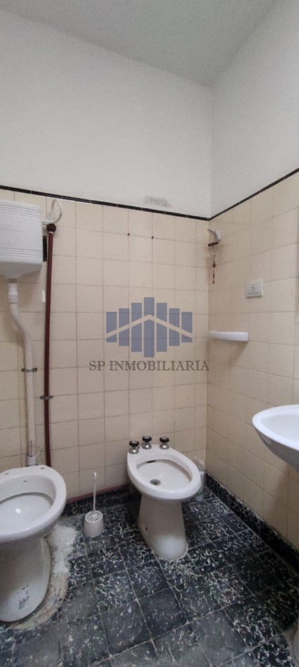 VENTA DE VIVIENDA CON LOCAL COMERCIAL EN TRELEW