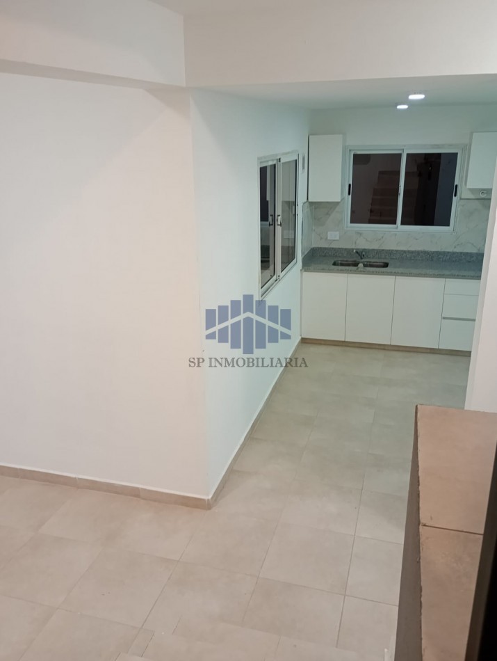 ALQUILER VIVIENDA DE 2 PLANTAS EN FERNANDEZ ORO