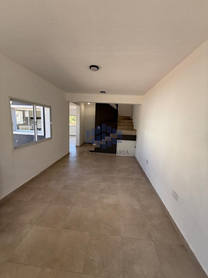 ALQUILER VIVIENDA DE 2 PLANTAS EN FERNANDEZ ORO