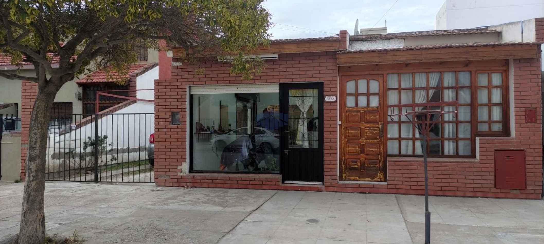 VENTA DE VIVIENDA CON LOCAL COMERCIAL EN TRELEW