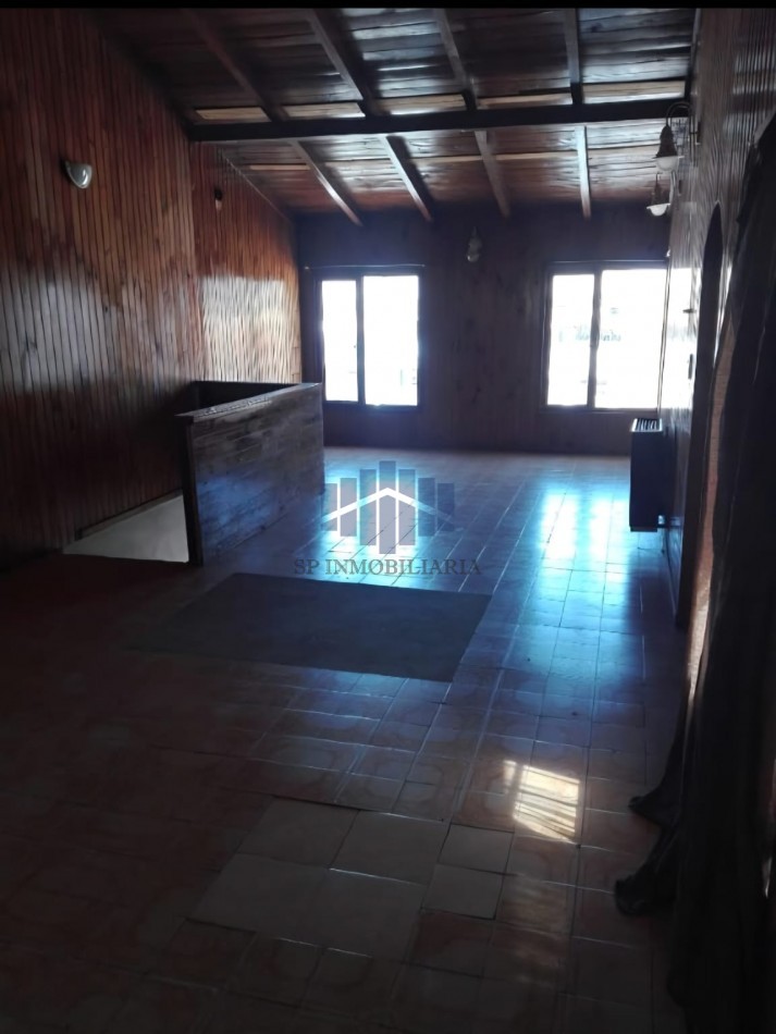 VENTA DE PROPIEDAD CON SEIS VIVIENDAS MAS UN LOCAL COMERCIAL EN ZONA SUR