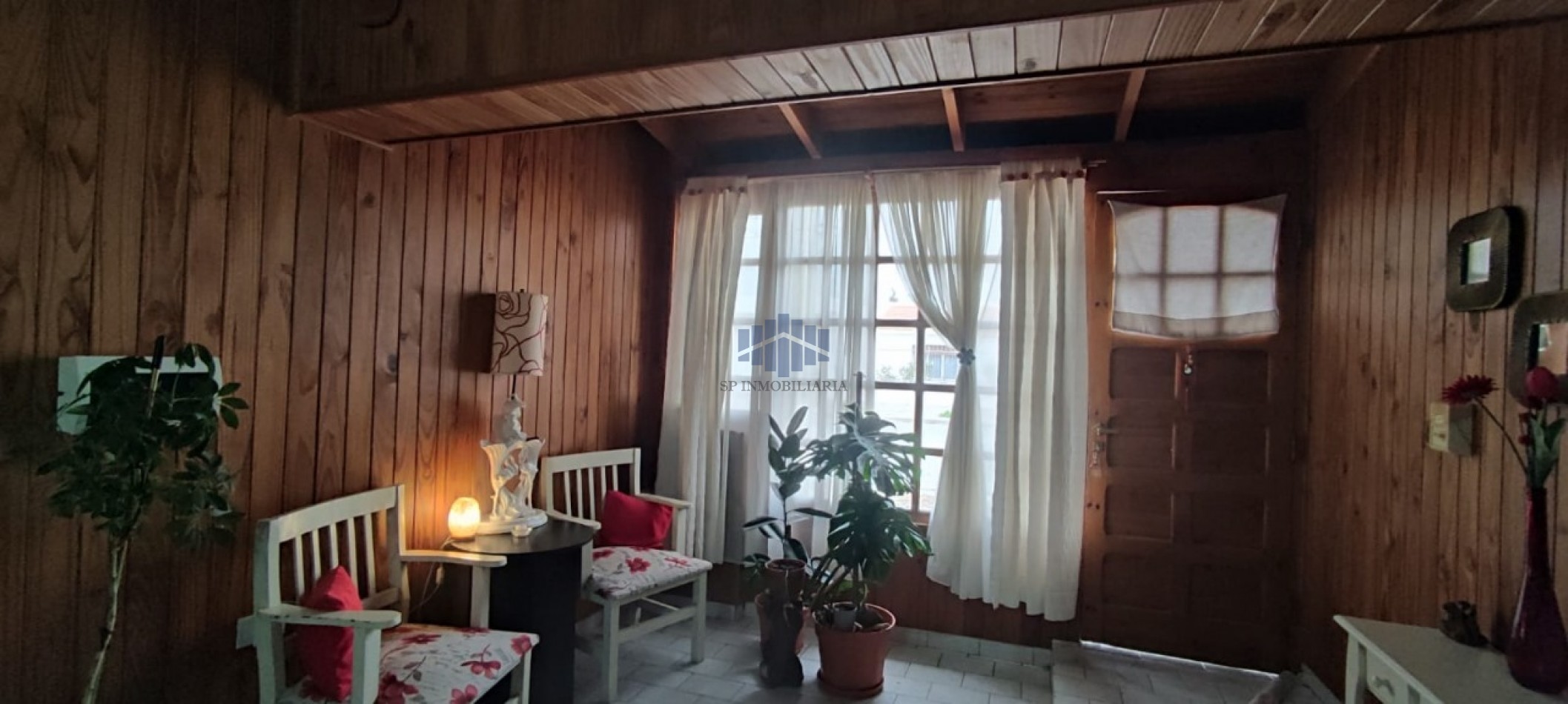 VENTA DE VIVIENDA CON LOCAL COMERCIAL EN TRELEW