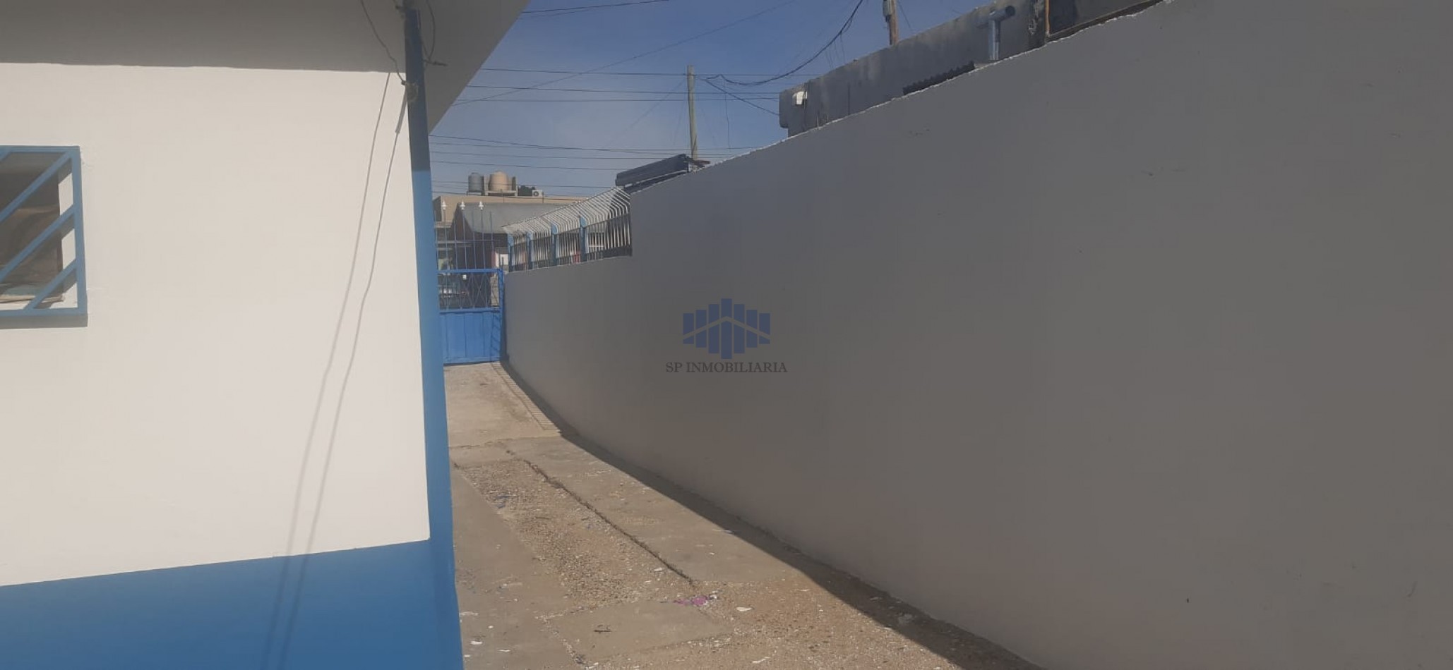 VENTA DE LOTE CON 2 VIVIENDAS UNIFAMILIARES EN ZONA SUR