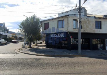 VENTA DE PROPIEDAD CON SEIS VIVIENDAS MAS UN LOCAL COMERCIAL EN ZONA SUR